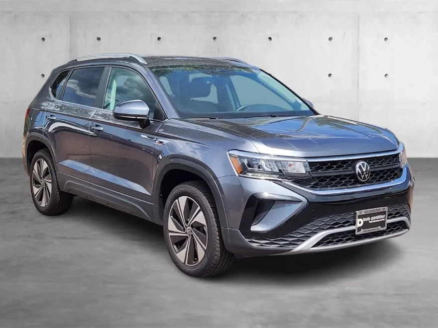 2024 Volkswagen Taos SE photo 1