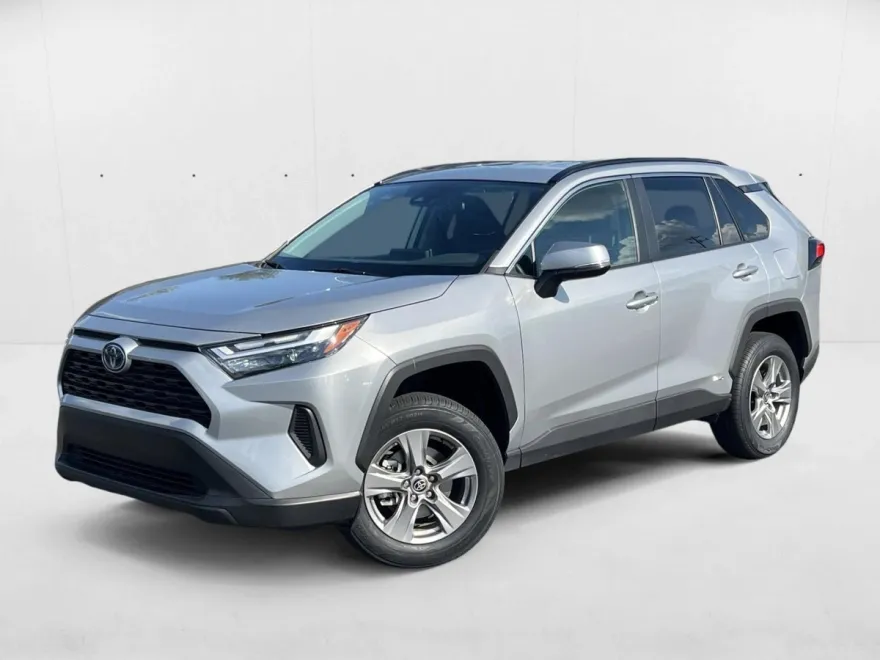 2024 Toyota RAV4 Hybrid XLE photo 1