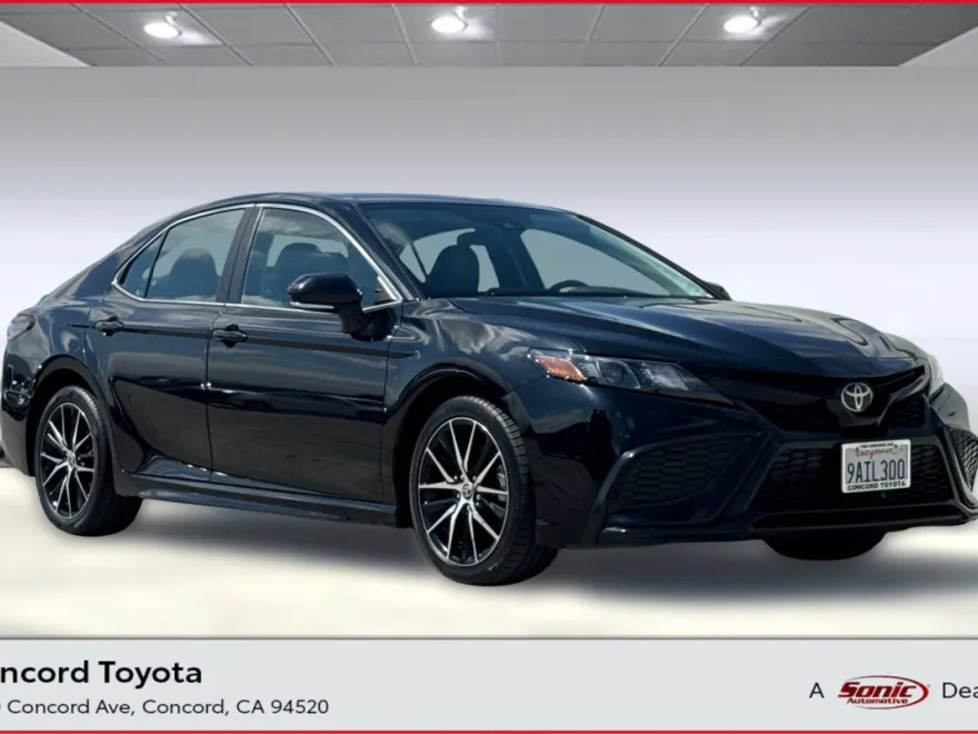 2022 Toyota Camry SE photo 1