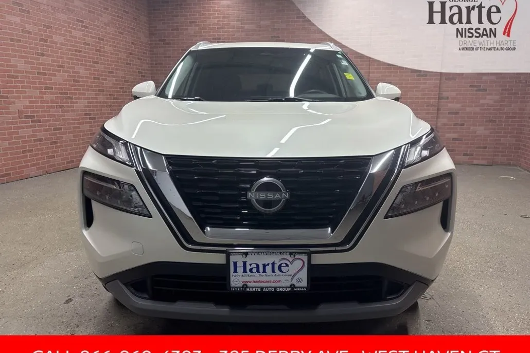 2022 Nissan Rogue SV photo 1
