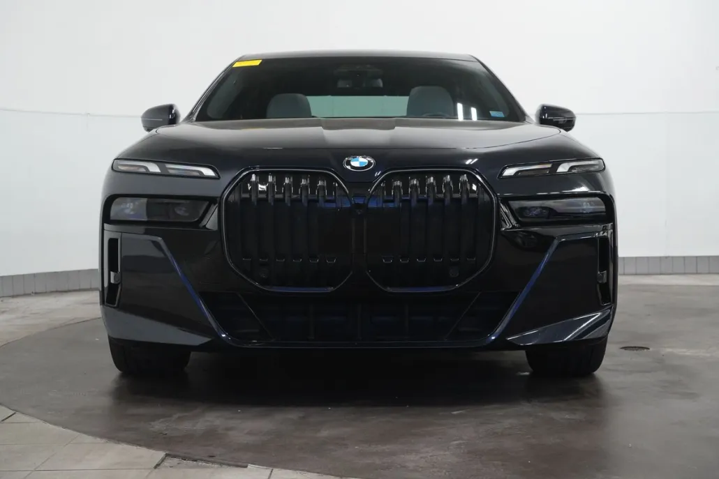 2025 Bmw 740i Sedan photo 1