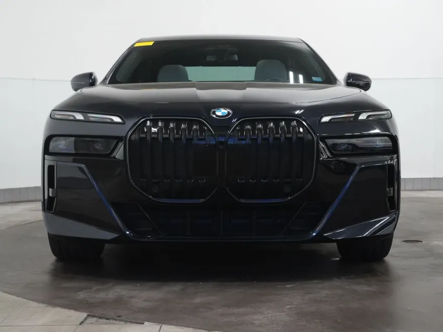 2025 Bmw 740i Sedan photo 1