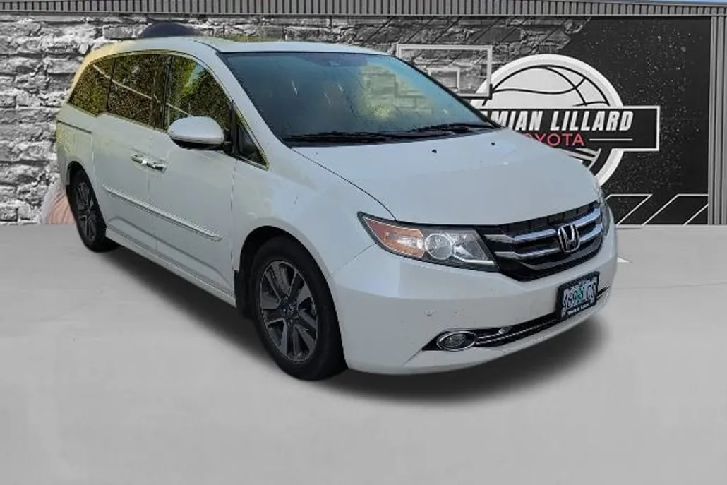 2015 Honda Odyssey Touring Elite photo 1