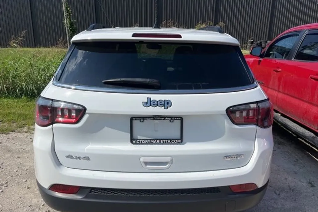 2024 Jeep Compass Latitude photo 1