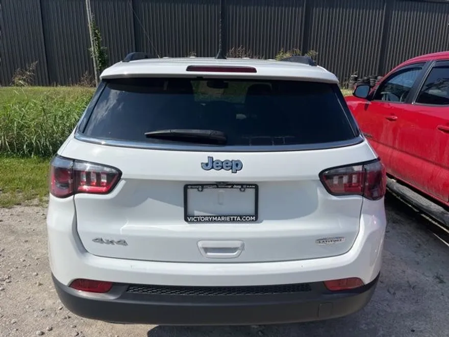 2024 Jeep Compass Latitude photo 1