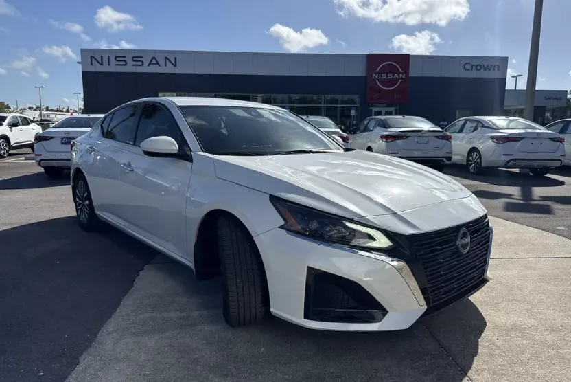 2023 Nissan Altima 2.5 SV photo 1