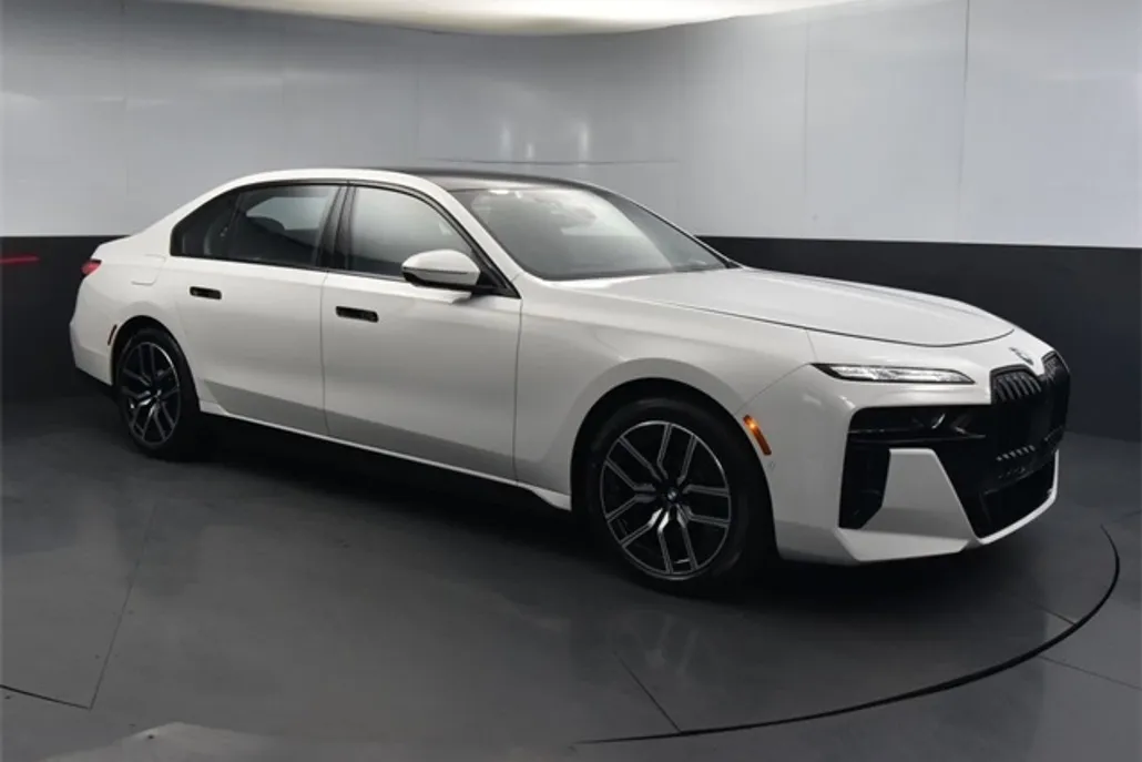 2024 Bmw 750e photo 1