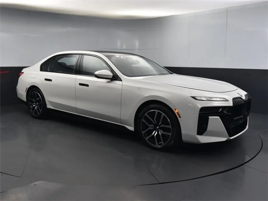 2024 Bmw 750e photo 1