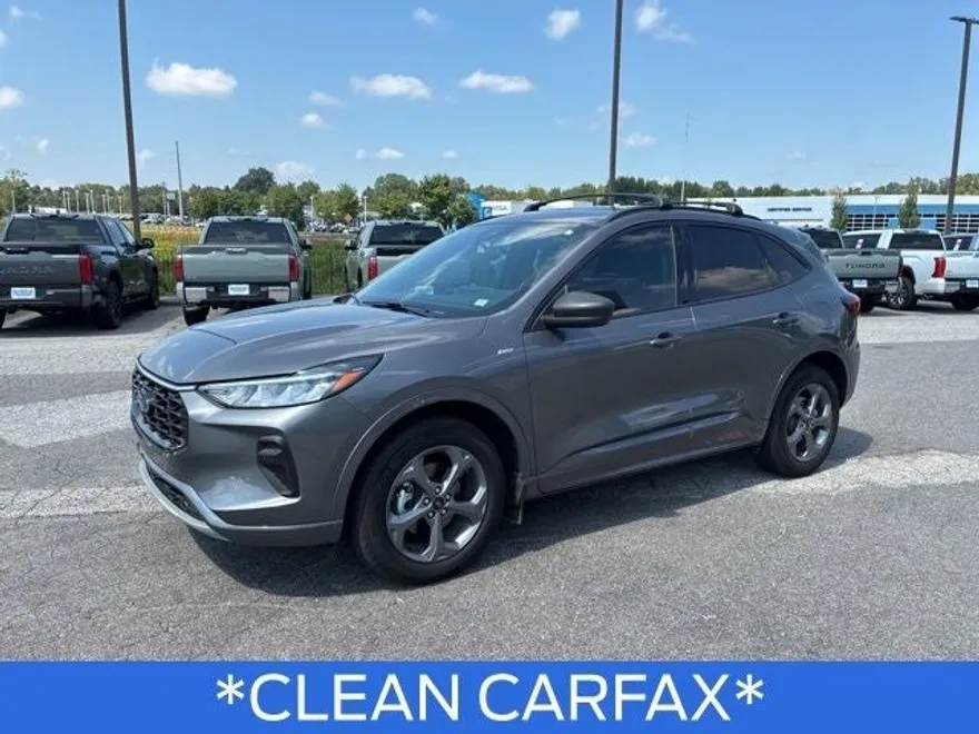2024 Ford Escape ST-Line photo 1