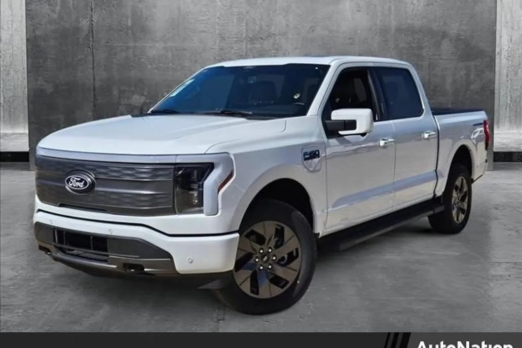 2025 Ford F-150 Lightning Lariat photo 1