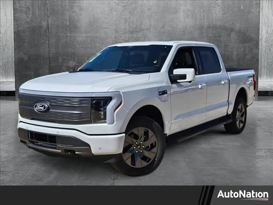 2025 Ford F-150 Lightning Lariat photo 1