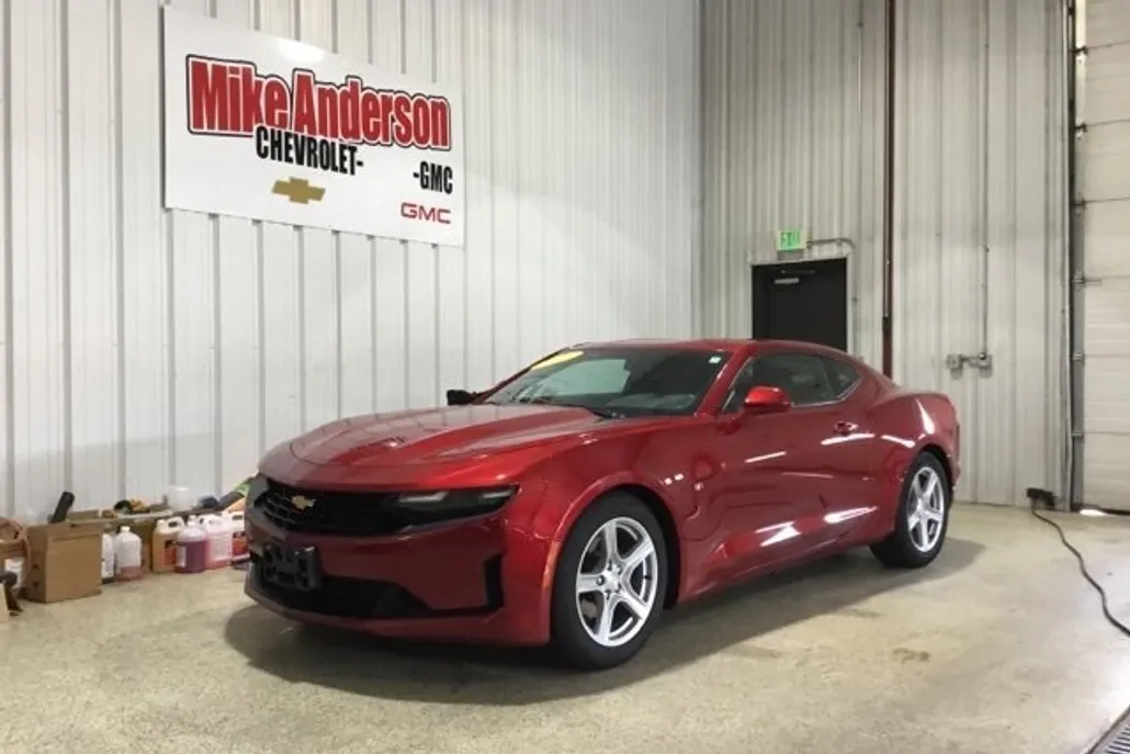 2023 Chevrolet Camaro 1LT photo 1