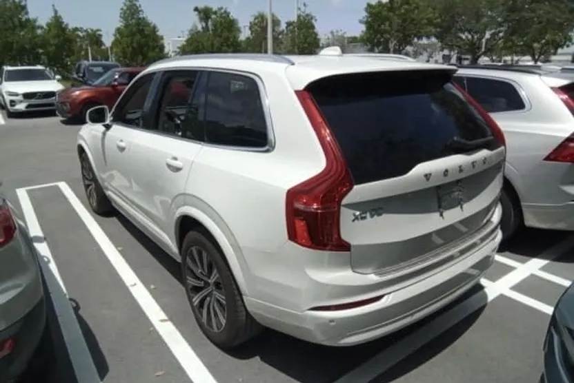 2023 Volvo XC90 B5 Core photo 1