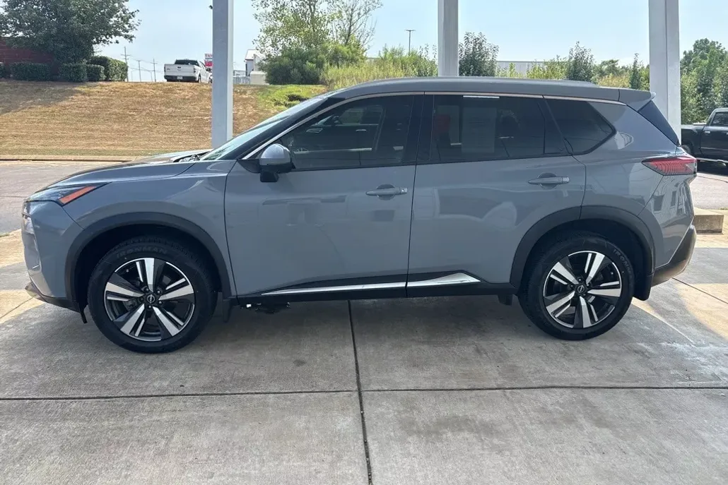 2022 Nissan Rogue SL photo 1