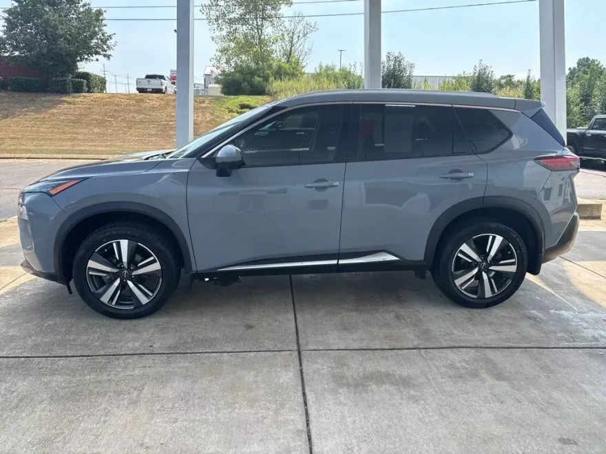 2022 Nissan Rogue SL photo 1