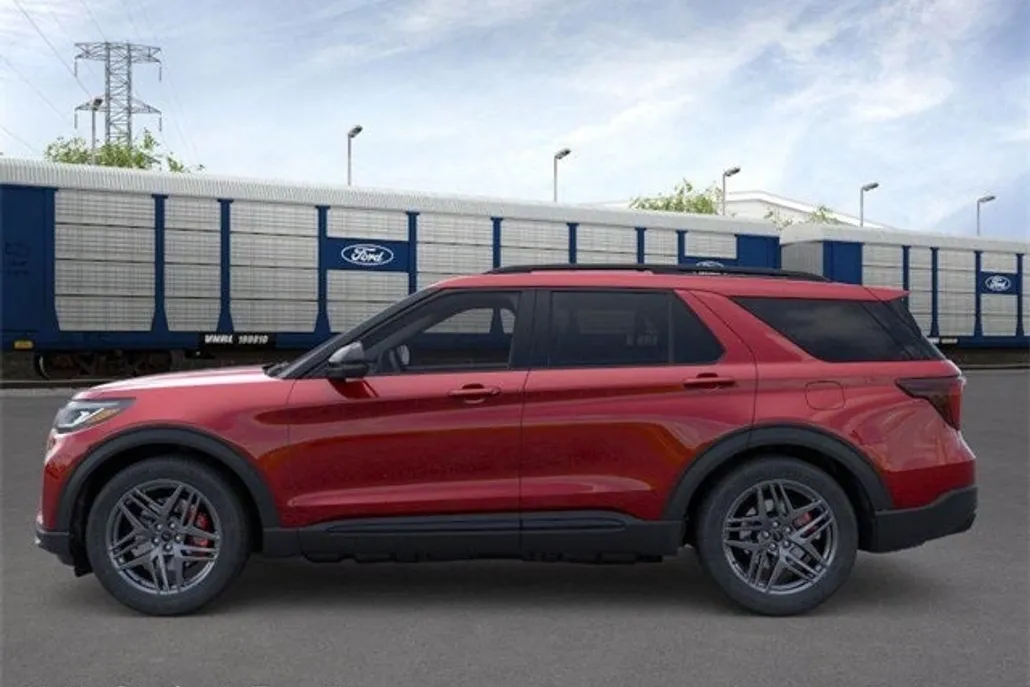 2025 Ford Explorer ST photo 1