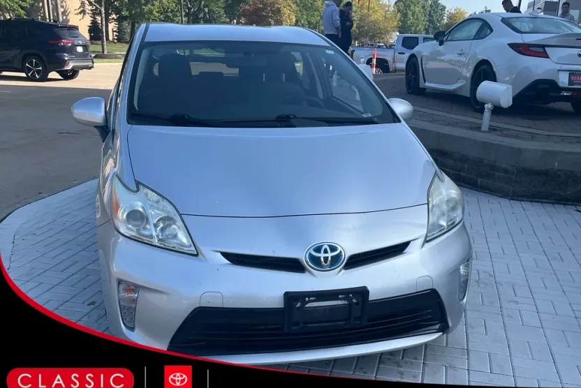 2012 Toyota Prius Five photo 1