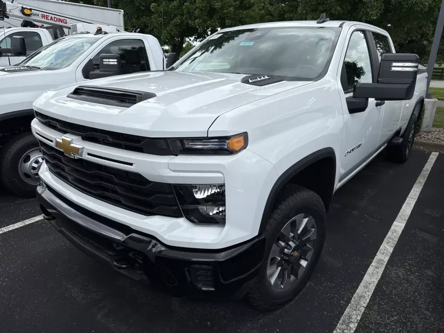 2025 Chevrolet Silverado 2500HD Custom photo 1