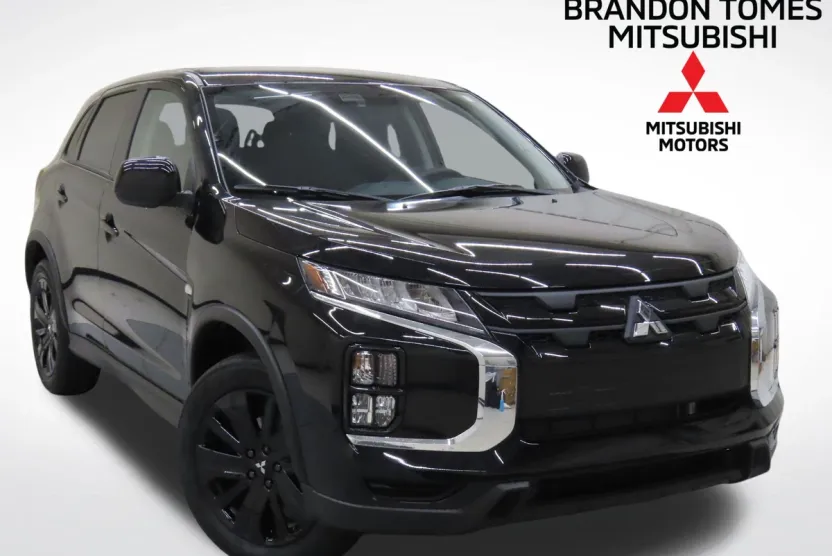 2025 Mitsubishi Outlander Sport LE photo 1