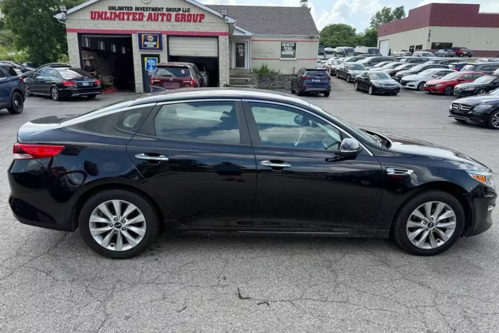 2018 Kia Optima LX photo 1
