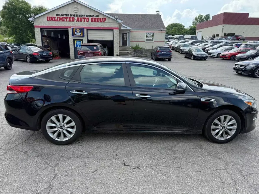 2018 Kia Optima LX photo 1
