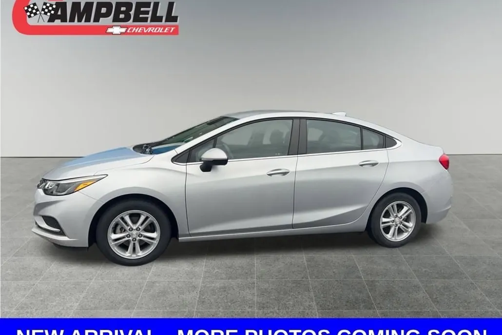 2018 Chevrolet Cruze LT photo 1