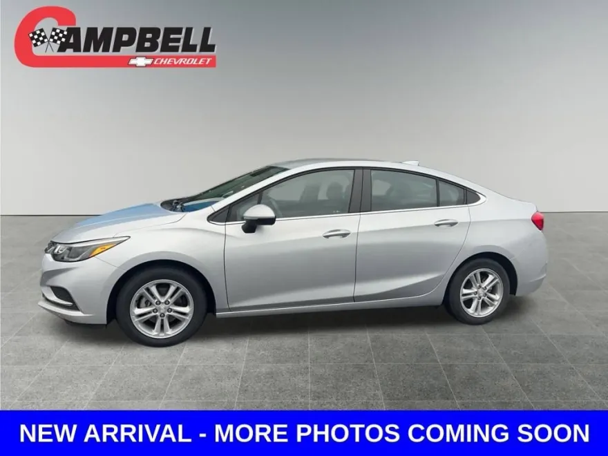2018 Chevrolet Cruze LT photo 1