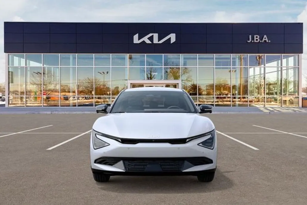 2025 Kia EV6 Wind photo 1