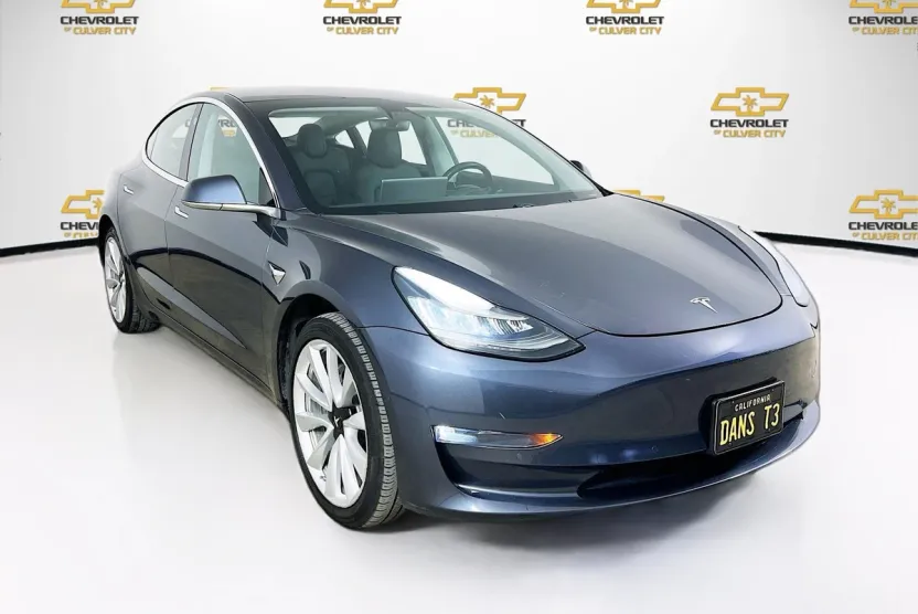 2018 Tesla Model 3 Long Range photo 1