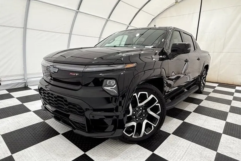 2024 Chevrolet Silverado EV RST photo 1