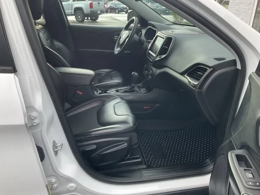2022 Jeep Cherokee Trailhawk photo 1