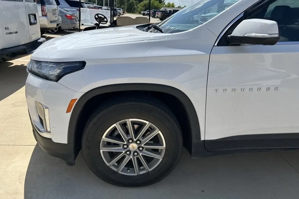 2023 Chevrolet Traverse Leather photo 1