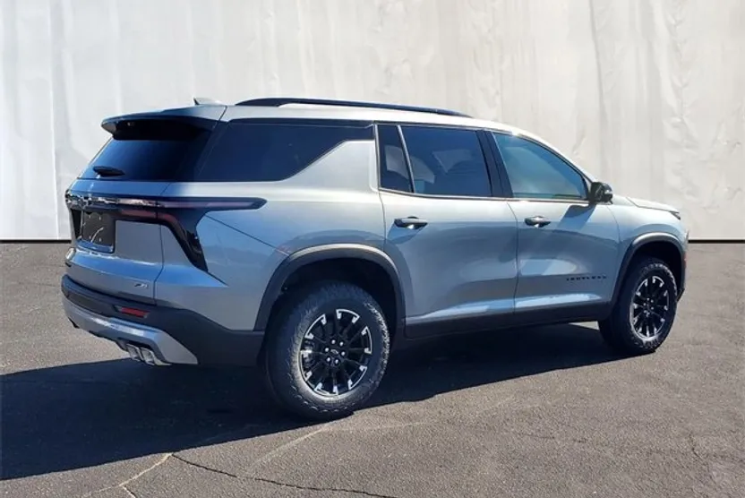 2026 Chevrolet Traverse Z71 photo 1