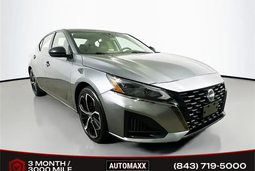 2023 Nissan Altima 2.5 SR photo 1