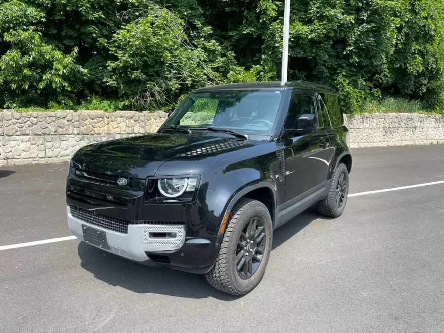 2023 Land Rover Defender 90 S photo 1
