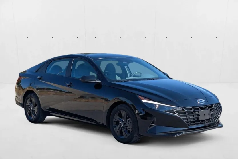 2023 Hyundai Elantra SEL photo 1