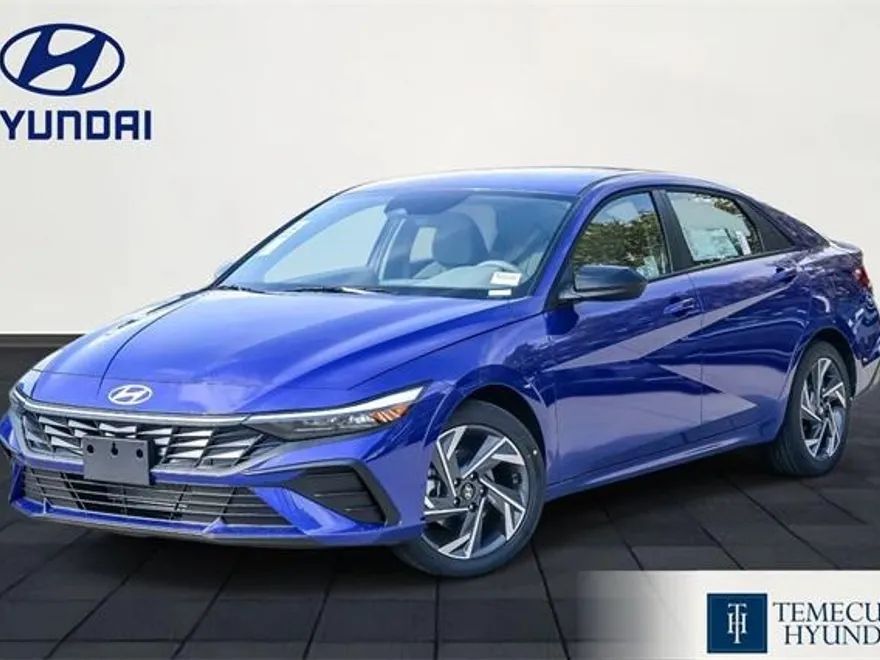 2025 Hyundai Elantra SEL Sport photo 1