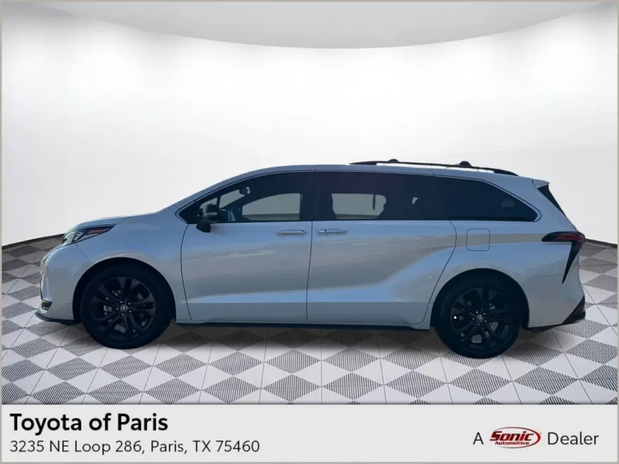 2023 Toyota Sienna XSE photo 1