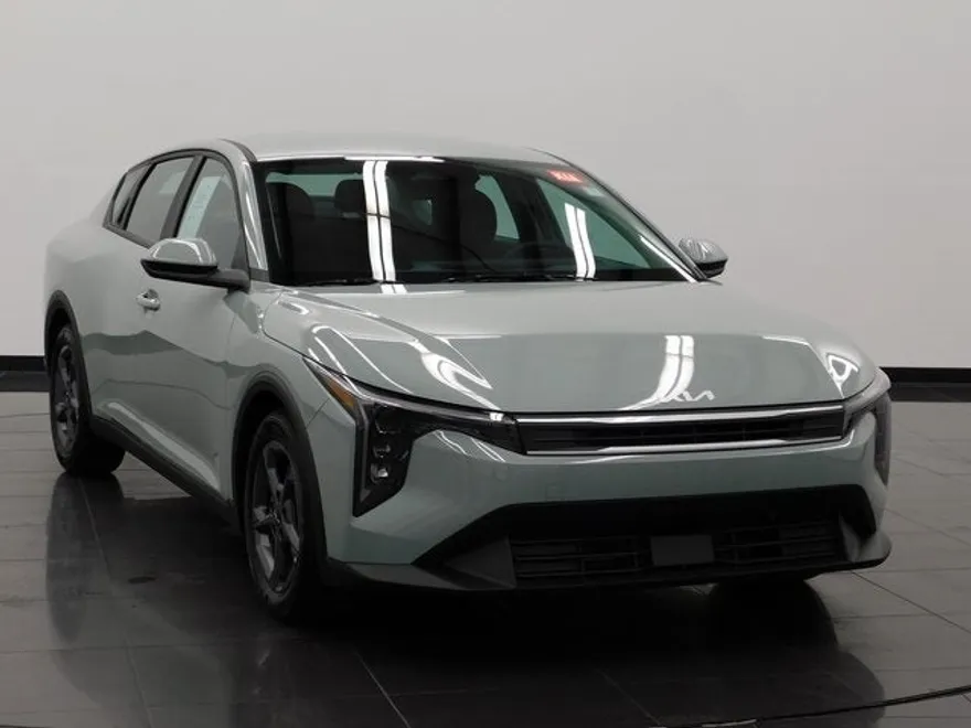 2025 Kia K4 LXS photo 1