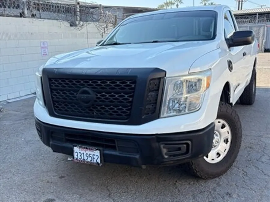 2017 Nissan Titan S photo 1