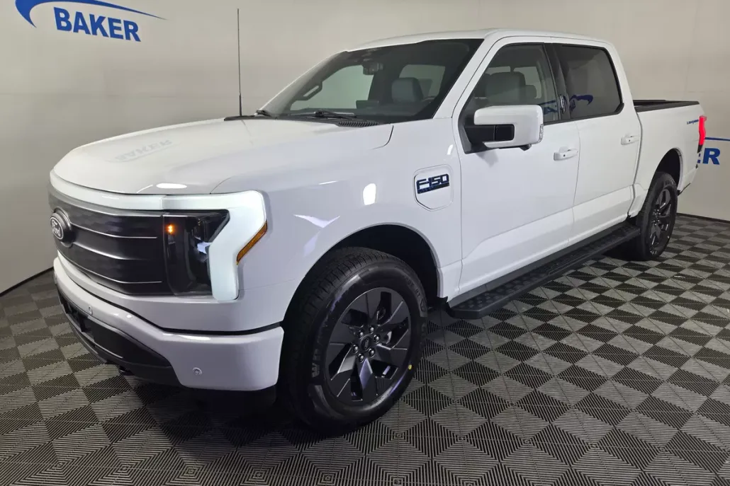 2025 Ford F-150 Lightning Lariat photo 1