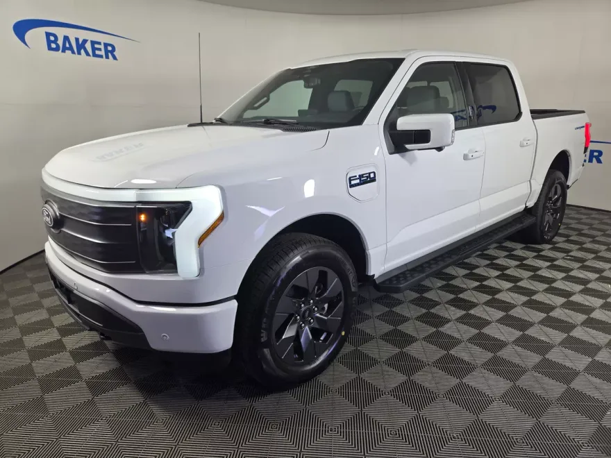 2025 Ford F-150 Lightning Lariat photo 1