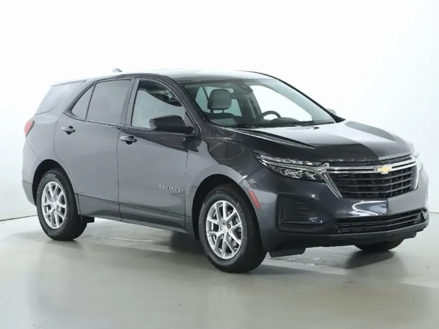 2022 Chevrolet Equinox LS photo 1