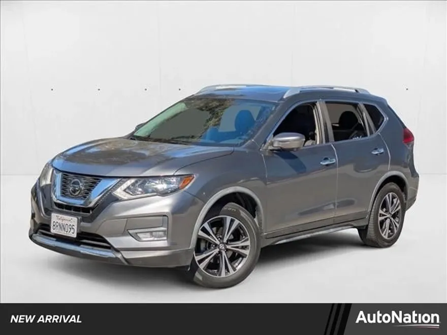 2020 Nissan Rogue SV photo 1