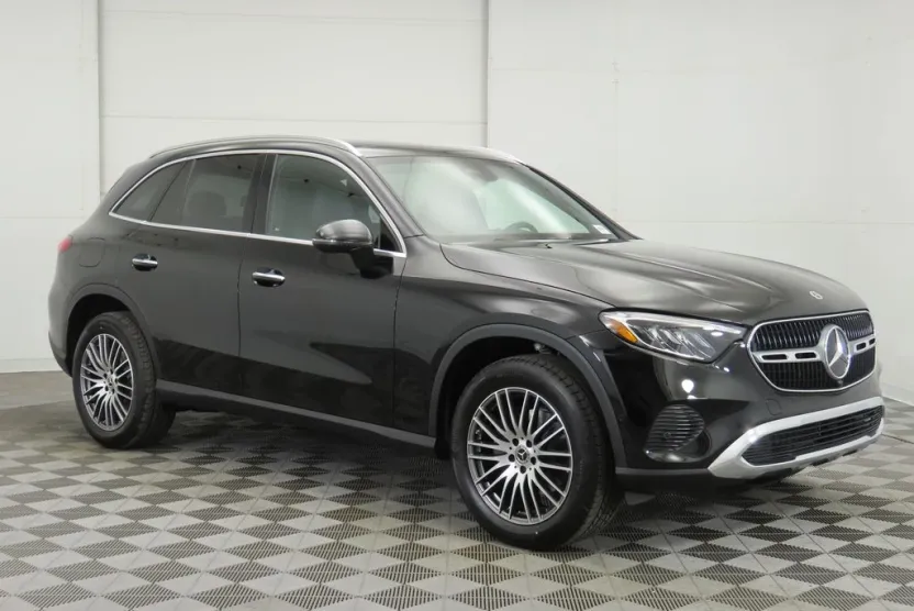 2025 Mercedes Benz GLC 300 photo 1