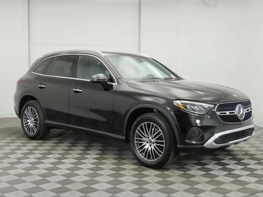 2025 Mercedes Benz GLC 300 photo 1