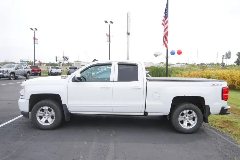2016 Chevrolet Silverado 1500 LT photo 1