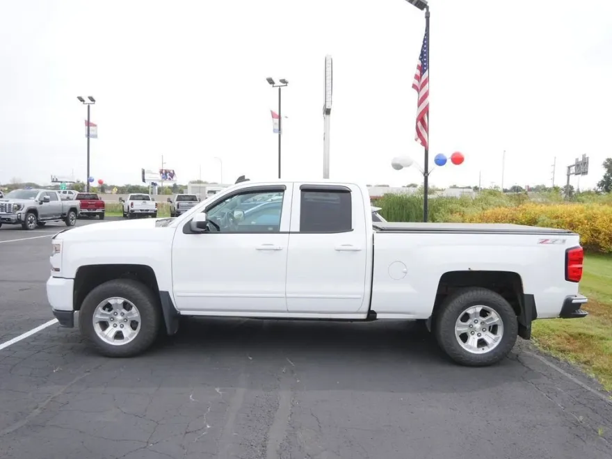 2016 Chevrolet Silverado 1500 LT photo 1