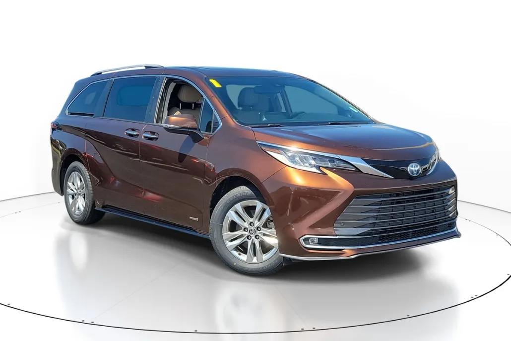 2021 Toyota Sienna Limited photo 1