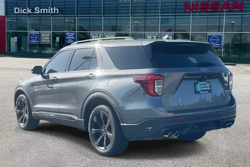 2022 Ford Explorer ST photo 1